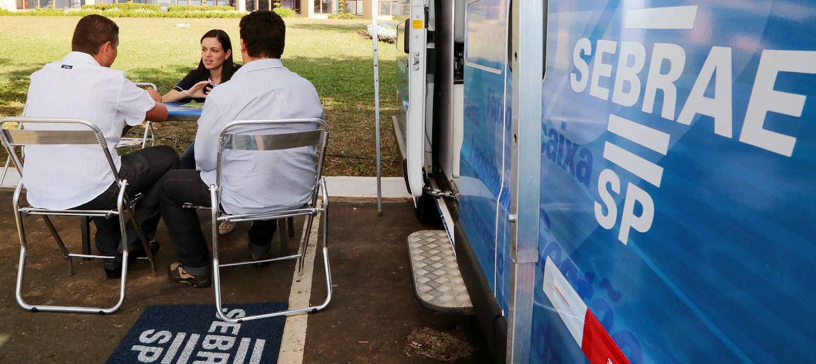 2019116_Sebrae Móvel - Atendimento em frente ao Paço Municipal 12mai14